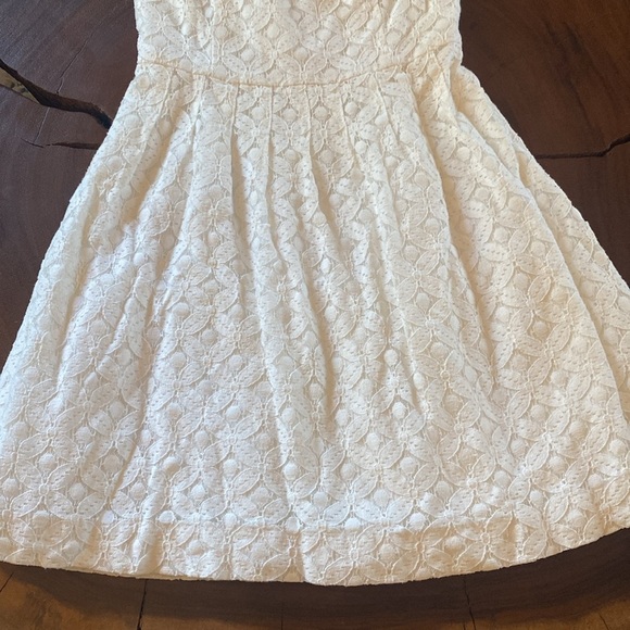 Lilly Pulitzer Caitlin White Lace Strapless Dress/ Size 2 - Picture 6 of 10